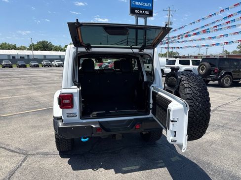 Used 2022 Jeep Wrangler Unlimited Rubicon 4xe w/ Cold Weather Group AWD/4WD image 6
