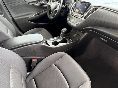 Used 2025 Chevrolet Malibu RS FWD image 23