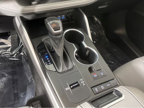 Used 2022 Toyota Highlander XLE image 32
