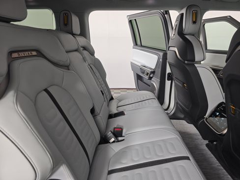 Used 2023 Rivian R1S Adventure AWD/4WD image 22