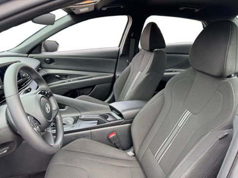 Used 2025 Hyundai Elantra Sport FWD image 9