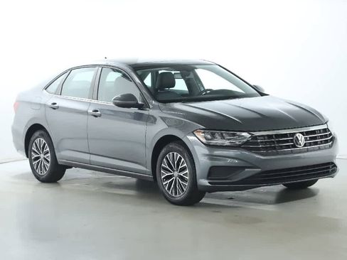 Certified 2021 Volkswagen Jetta SE w/ SE Cold Weather Package image 9