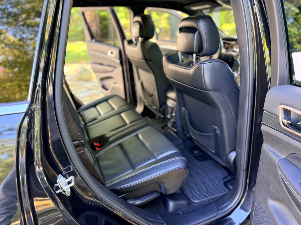 Used 2015 Jeep Grand Cherokee Overland AWD/4WD image 15