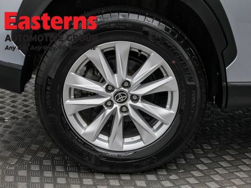 Used 2023 Toyota Corolla Cross LE image 28