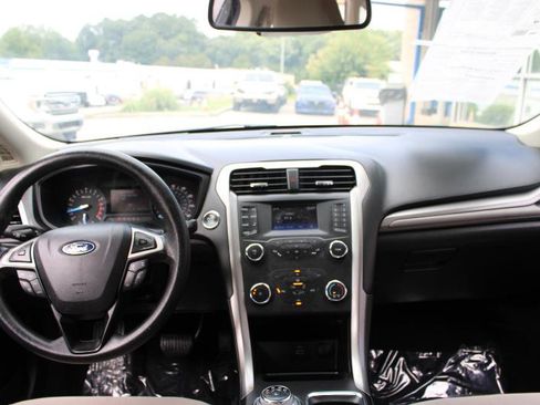 Used 2019 Ford Fusion S image 9