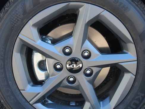 New 2025 Kia K4 LXS image 17