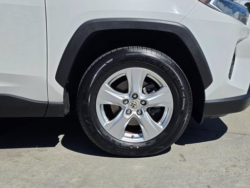 Used 2019 Toyota RAV4 XLE FWD image 13