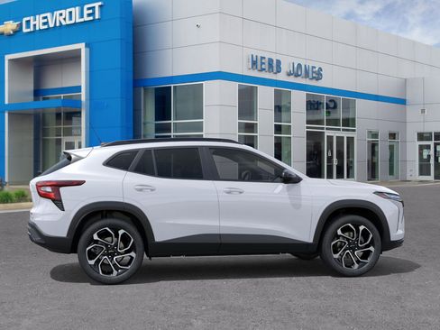 New 2026 Chevrolet Trax RS w/ Driver Confidence Package image 5