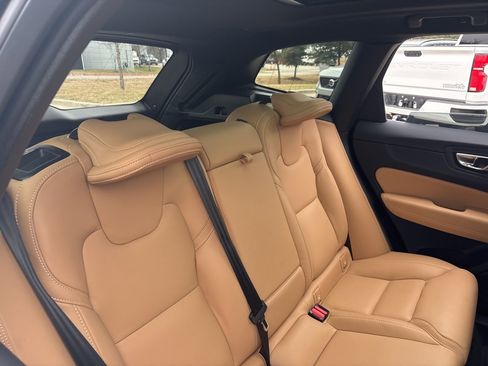 Used 2024 Volvo XC60 B5 Ultimate w/ Protection Package Premier image 10