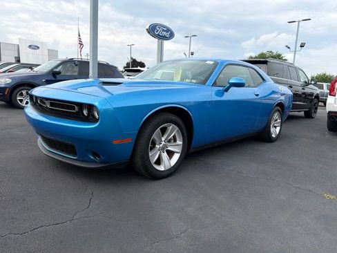 Used 2023 Dodge Challenger SXT RWD image 3