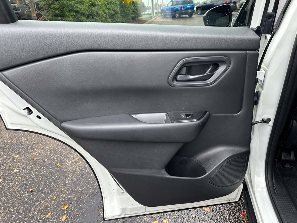 Used 2024 Nissan Rogue S AWD/4WD image 32