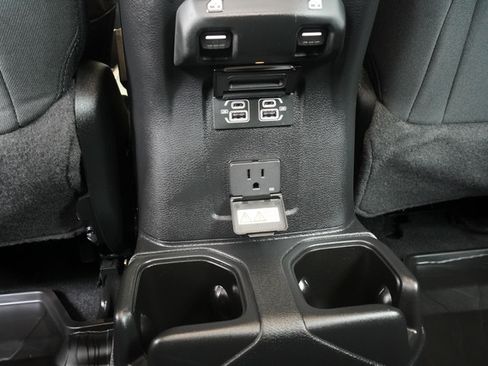 Used 2023 Jeep Wrangler Unlimited Rubicon AWD/4WD image 33