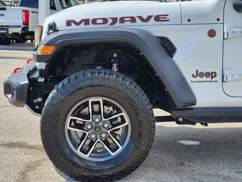Used 2024 Jeep Gladiator Mojave w/ Technology Group AWD/4WD image 9