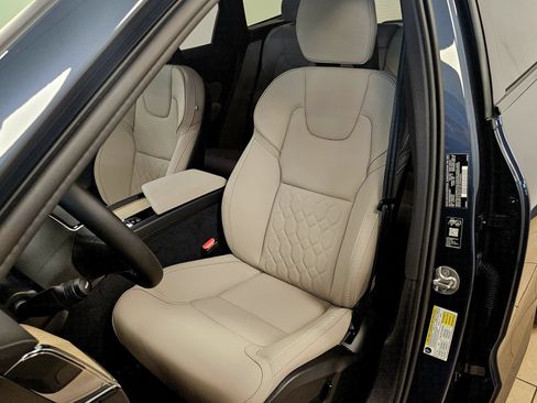 New 2026 Volvo XC60 B5 Plus w/ Protection Package Premier AWD/4WD image 39