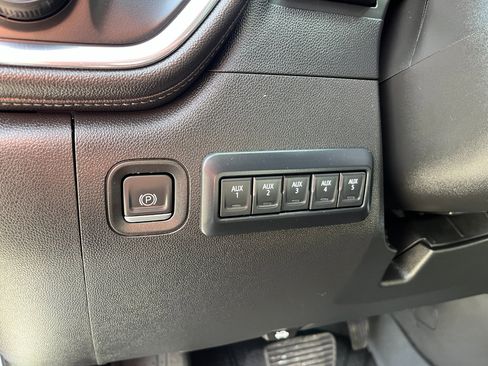 Used 2023 Chevrolet Silverado 3500 LTZ image 14