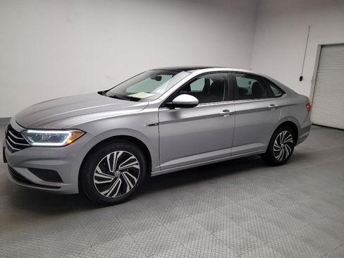 Used 2020 Volkswagen Jetta SEL image 2