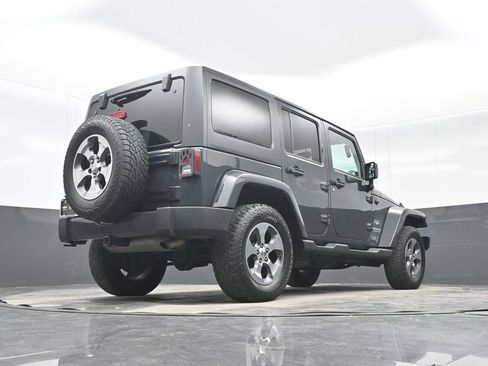 Used 2017 Jeep Wrangler Unlimited Sahara w/ Dual Top Group AWD/4WD image 30