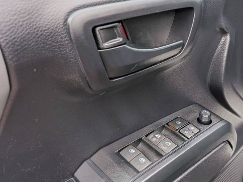Used 2021 Toyota Tacoma SR AWD/4WD image 16