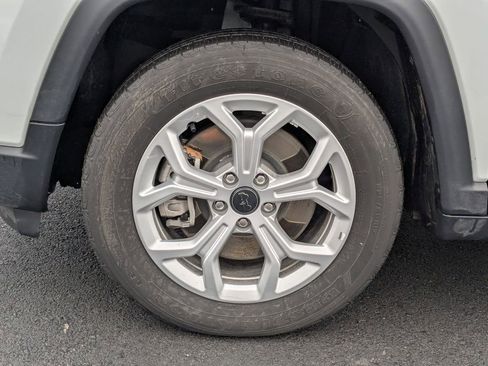 Used 2025 Jeep Compass Latitude image 11