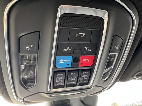 Used 2024 Jeep Grand Cherokee L Limited w/ Luxury Tech Group II AWD/4WD image 29