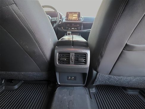 Used 2023 Nissan Rogue SV image 10