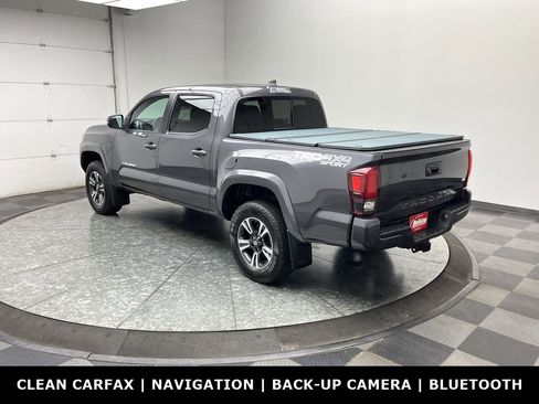 Used 2018 Toyota Tacoma TRD Sport AWD/4WD image 2
