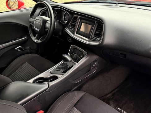 Used 2015 Dodge Challenger SXT image 17