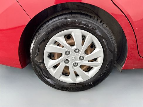 Used 2017 Hyundai Elantra SE image 31