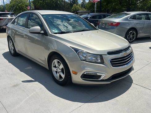 Used 2016 Chevrolet Cruze LT FWD image 3