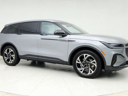 Used 2024 Lincoln Nautilus Premier w/ Equipment Group 102A image 3