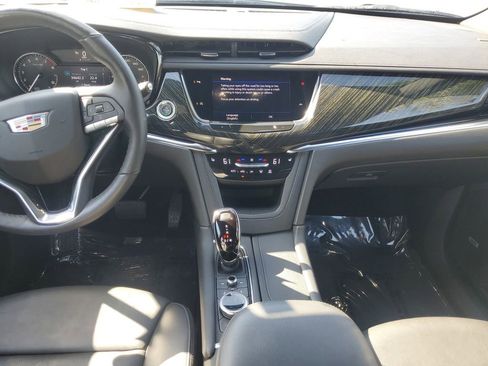 Certified 2022 Cadillac XT6 Premium Luxury image 18