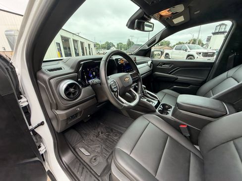 Used 2023 Chevrolet Colorado LT w/ LT Convenience Package III AWD/4WD image 10