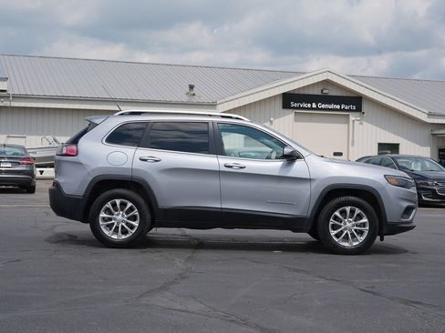 Used 2019 Jeep Cherokee Latitude w/ Popular Appearance Group AWD/4WD image 2