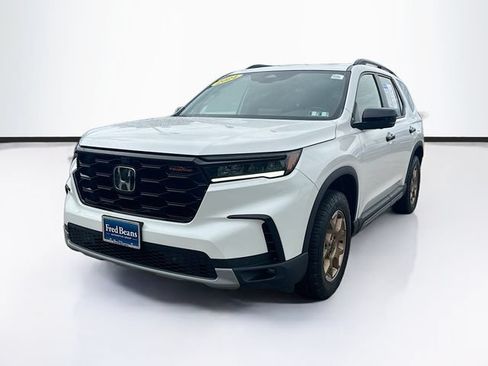 Certified 2024 Honda Pilot TrailSport image 3