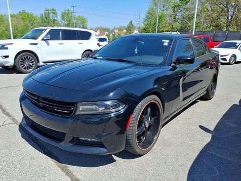 Used 2016 Dodge Charger SXT image 3