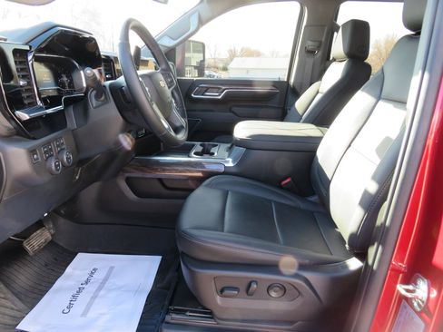 Used 2024 Chevrolet Silverado 2500 LTZ w/ LTZ Convenience Package image 7