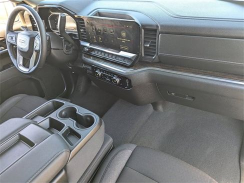 Used 2024 GMC Sierra 1500 SLE image 12