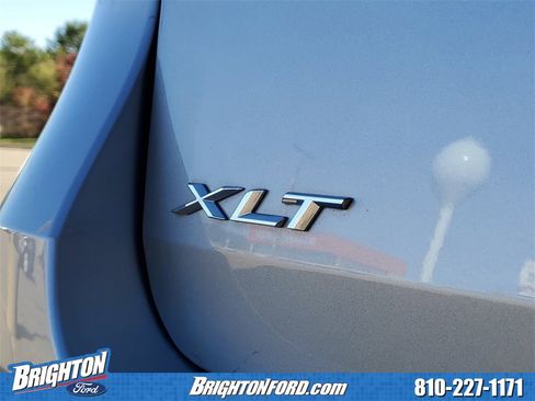 Used 2023 Ford Explorer XLT image 5