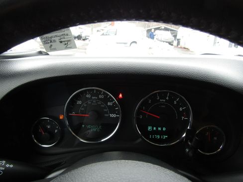 Used 2016 Jeep Wrangler Unlimited Sahara w/ Connectivity Group image 31