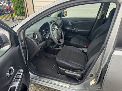 Used 2012 Nissan Versa SV FWD image 5