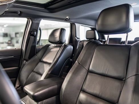 Used 2019 Jeep Grand Cherokee Limited AWD/4WD image 17
