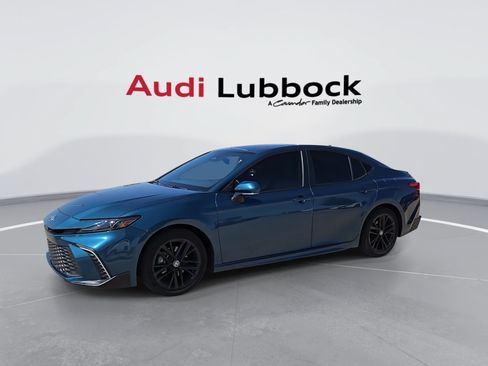 Used 2025 Toyota Camry SE w/ Multimedia Upgrade Package FWD image 5