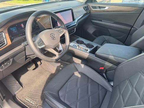Certified 2026 Volkswagen Atlas SE FWD image 8