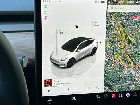 Used 2025 Tesla Model Y Long Range RWD image 17