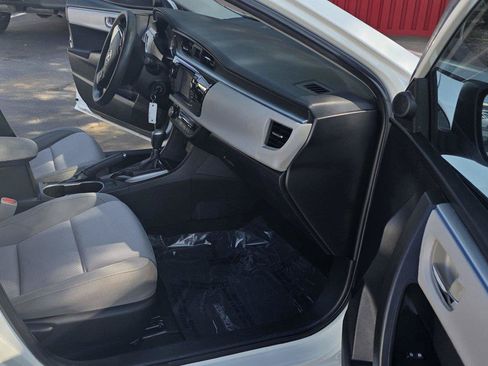 Used 2015 Toyota Corolla LE FWD image 12