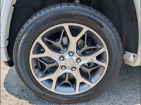 Used 2019 Jeep Grand Cherokee Overland AWD/4WD image 20