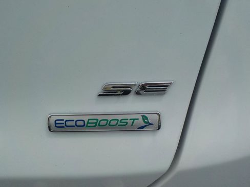Used 2016 Ford Fusion SE w/ Equipment Group 202A FWD image 9
