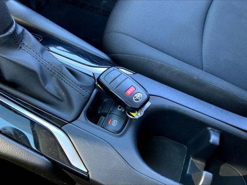 Used 2023 Toyota Corolla Cross LE image 11
