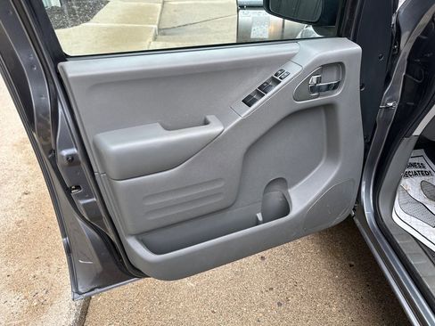 Used 2016 Nissan Frontier SV image 17