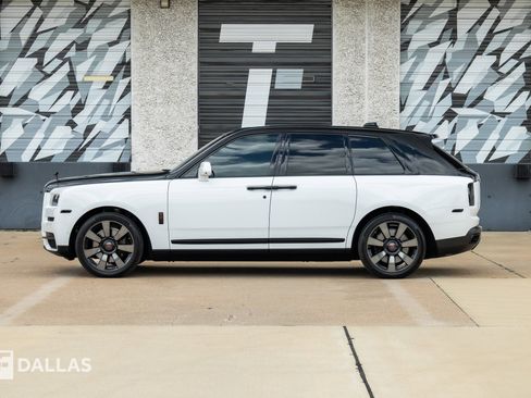 Used 2022 Rolls-Royce Cullinan w/ Technology Package AWD/4WD image 7